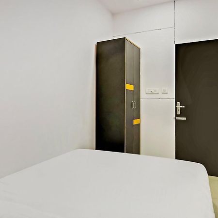 Hotel O North Campus Nuova Delhi Esterno foto