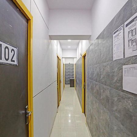 Hotel O North Campus Nuova Delhi Esterno foto
