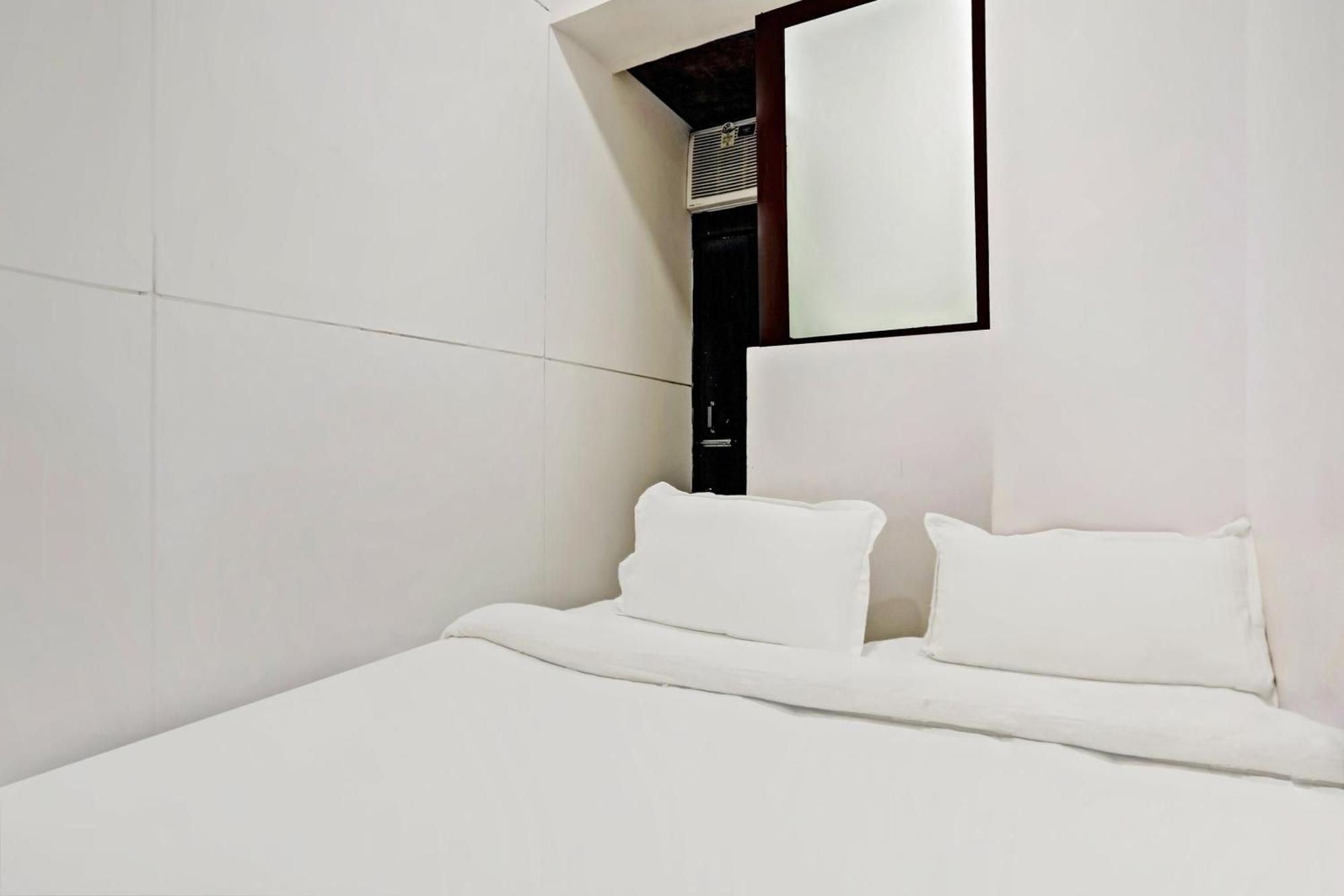 Hotel O North Campus Nuova Delhi Esterno foto