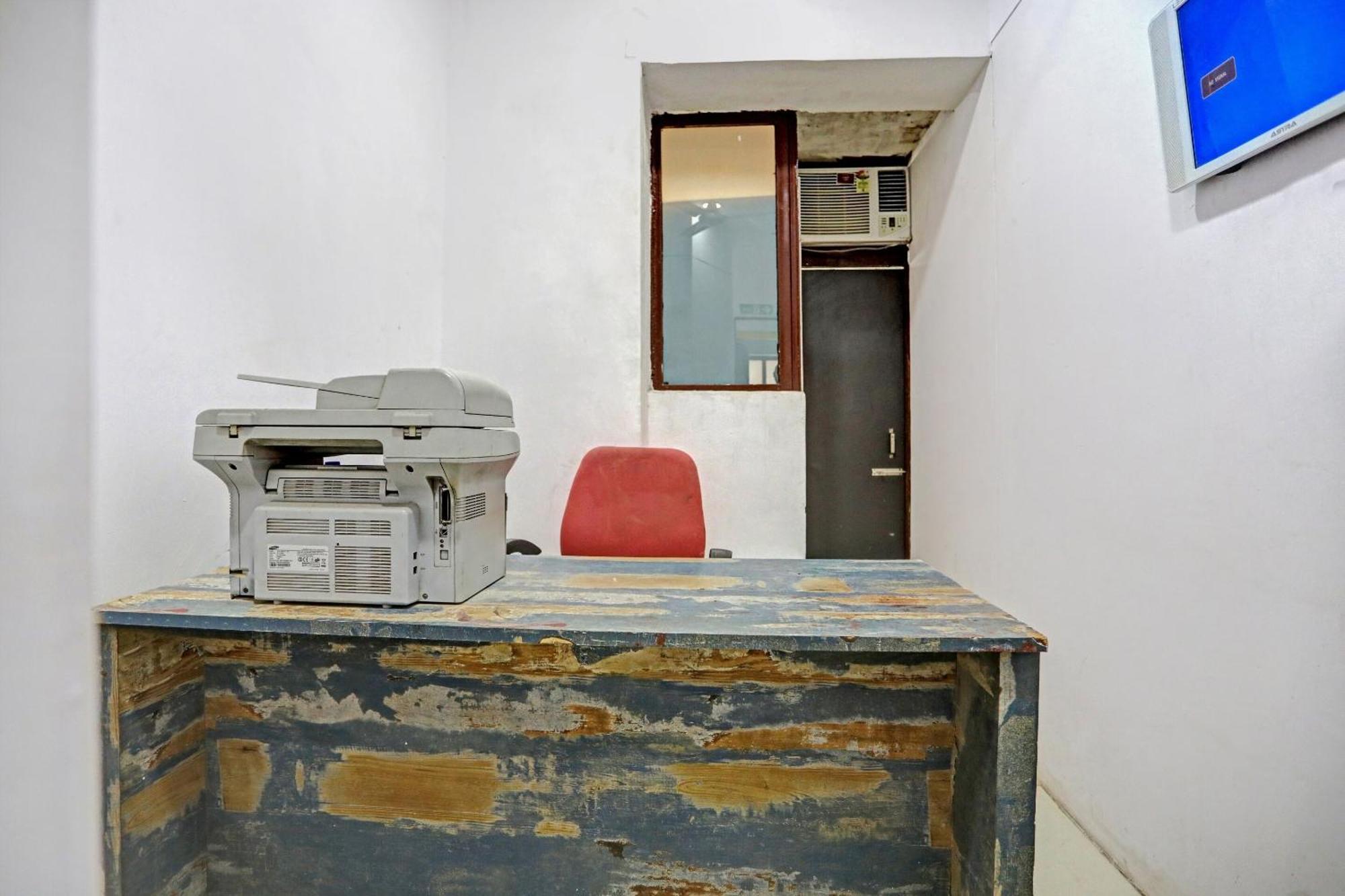 Hotel O North Campus Nuova Delhi Esterno foto