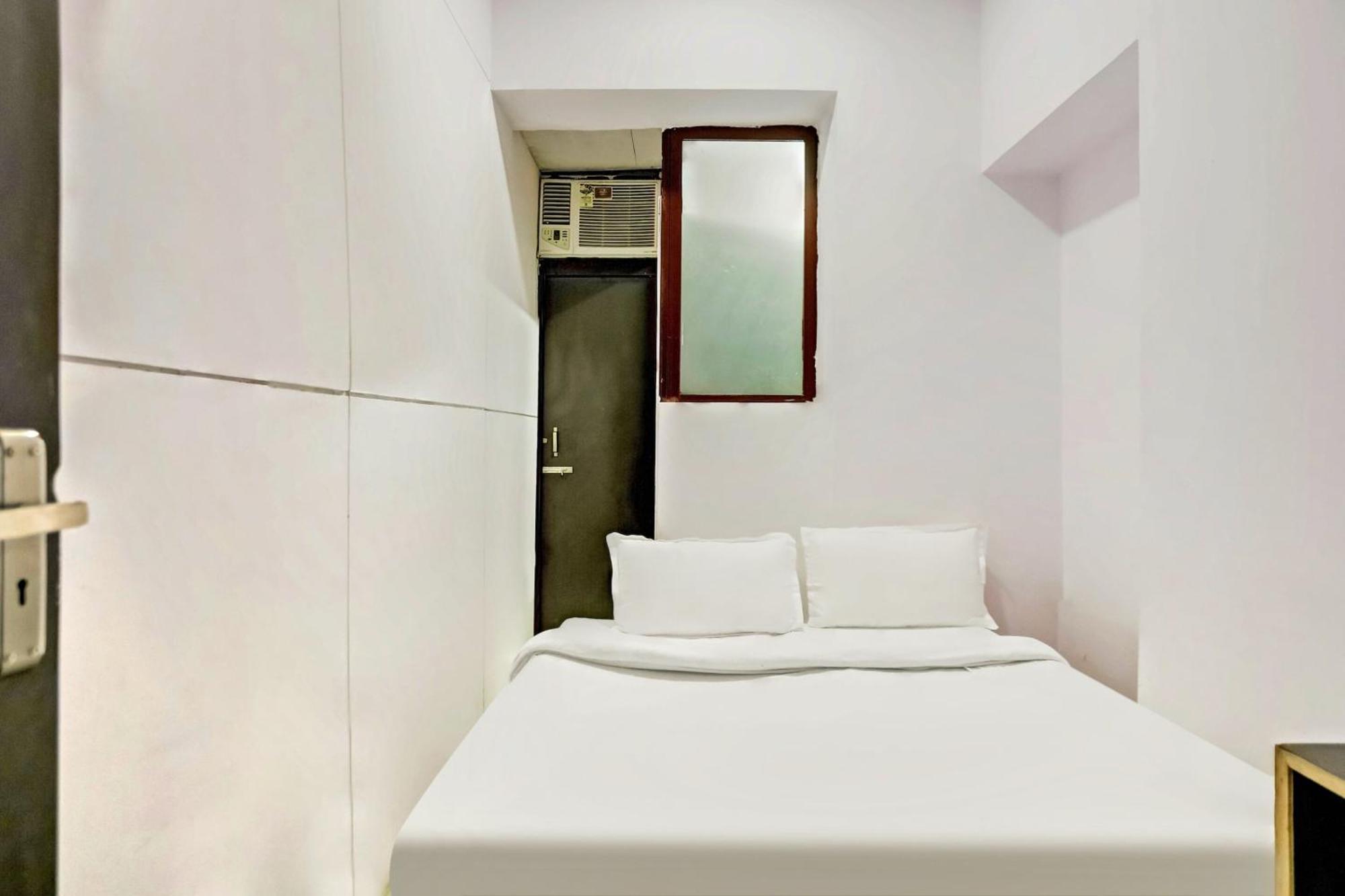Hotel O North Campus Nuova Delhi Esterno foto