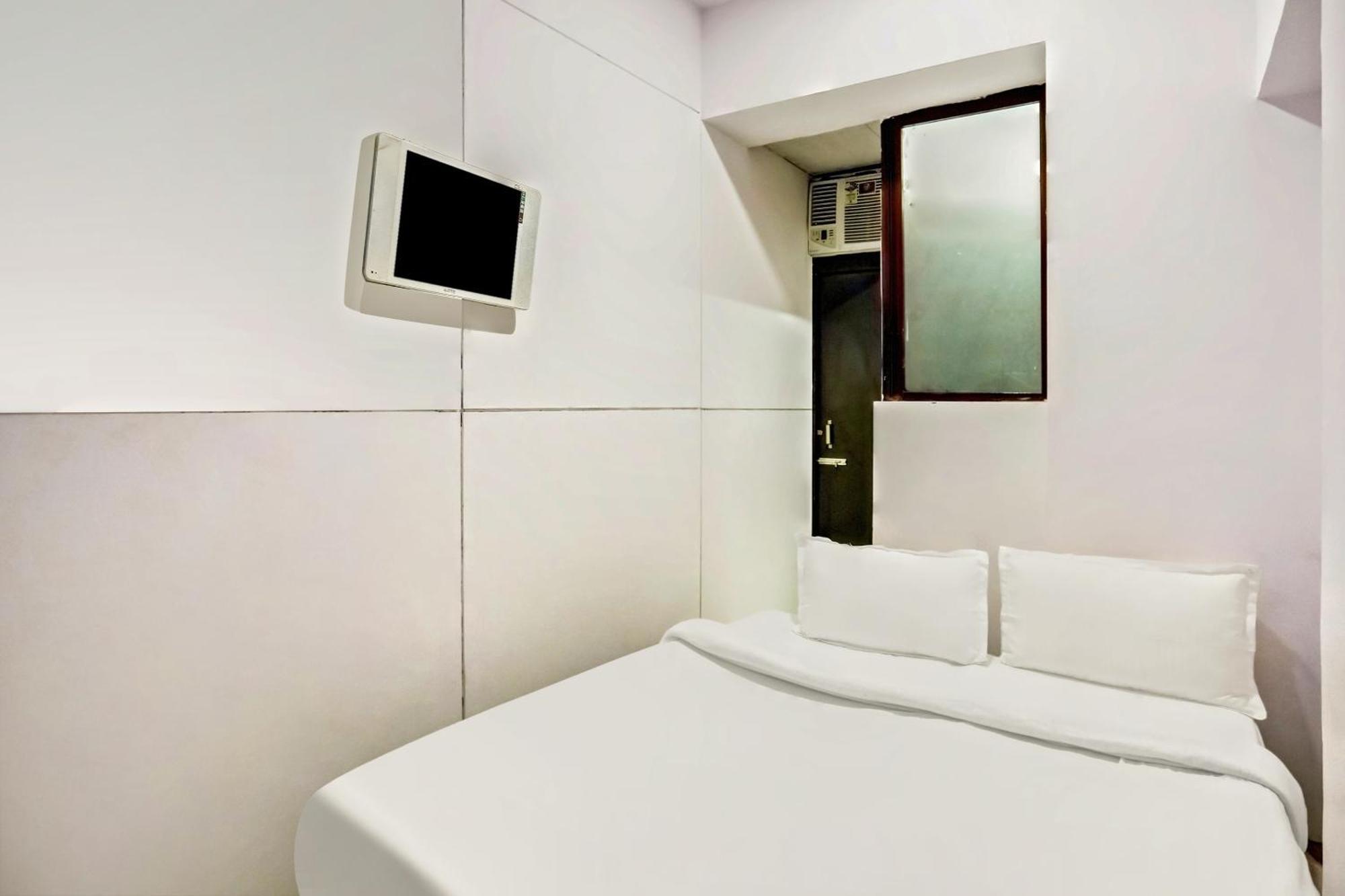 Hotel O North Campus Nuova Delhi Esterno foto