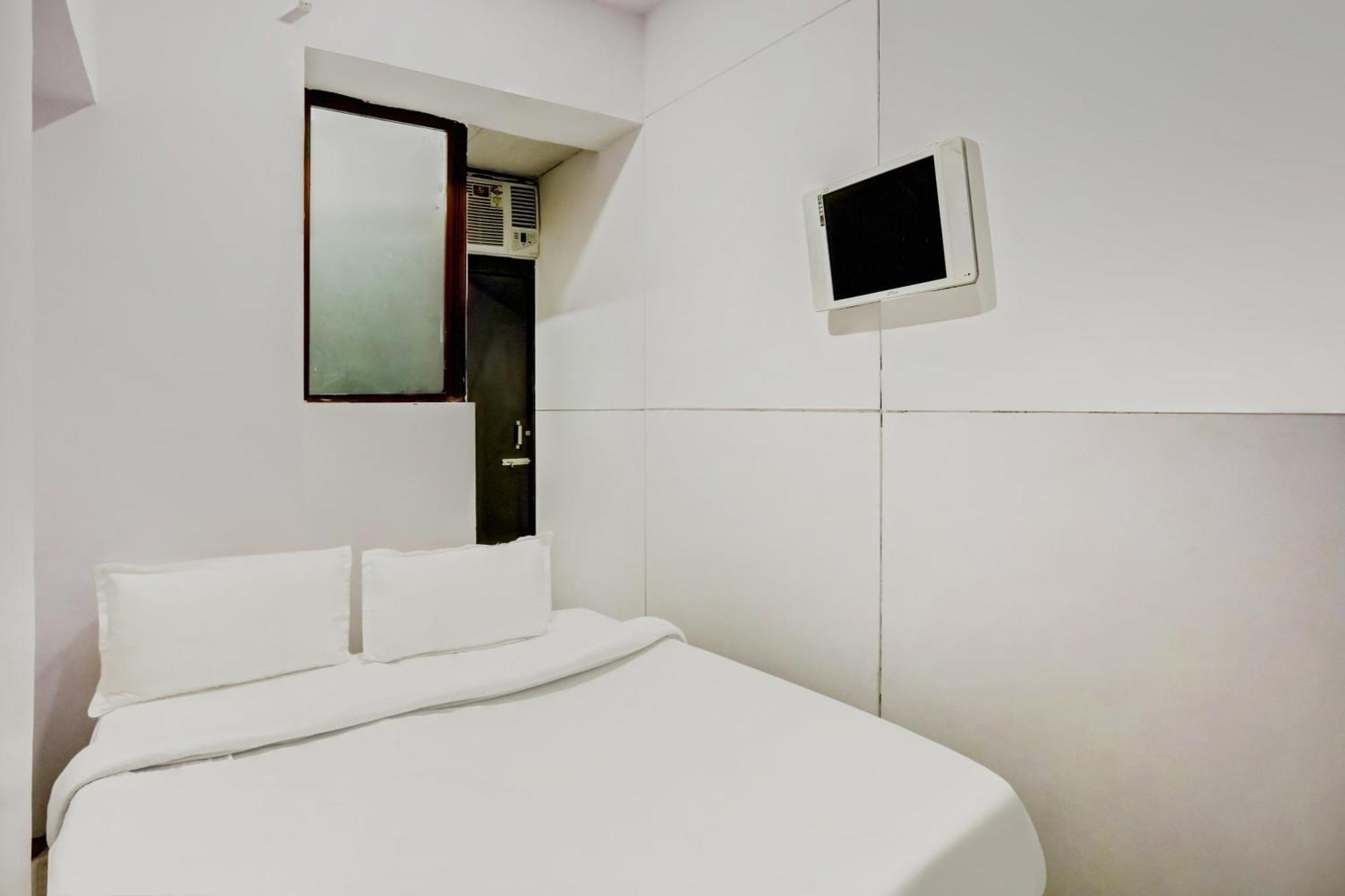 Hotel O North Campus Nuova Delhi Esterno foto