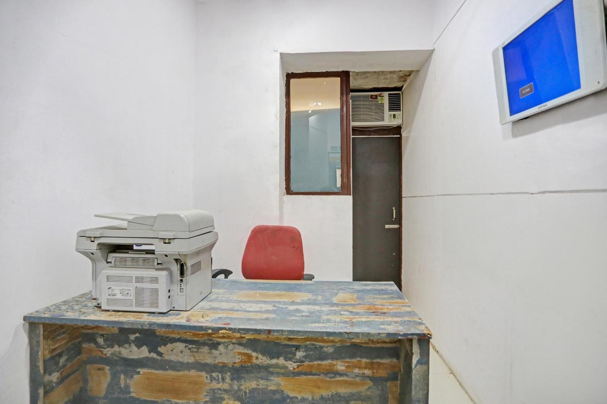 Hotel O North Campus Nuova Delhi Esterno foto