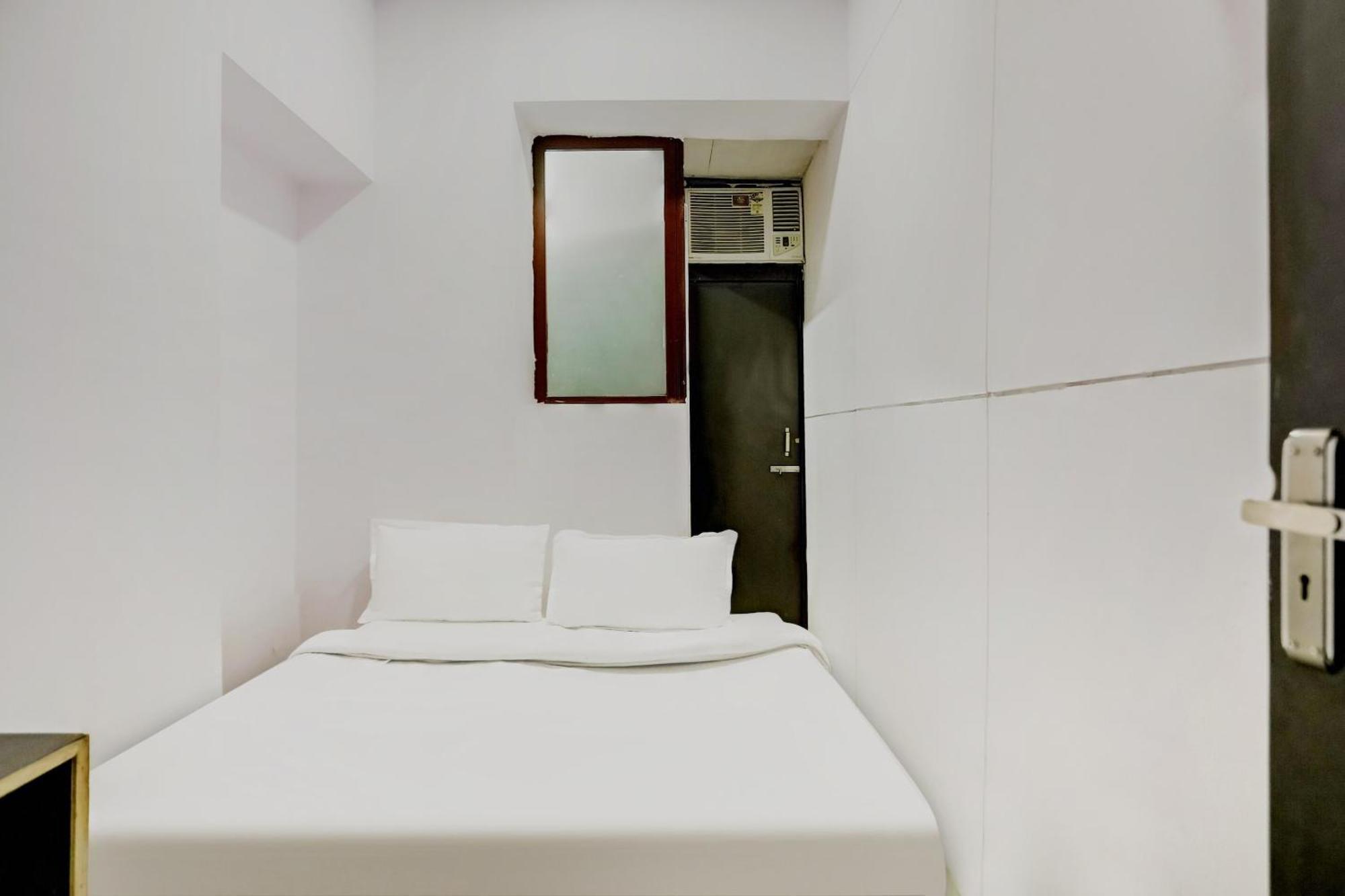 Hotel O North Campus Nuova Delhi Esterno foto