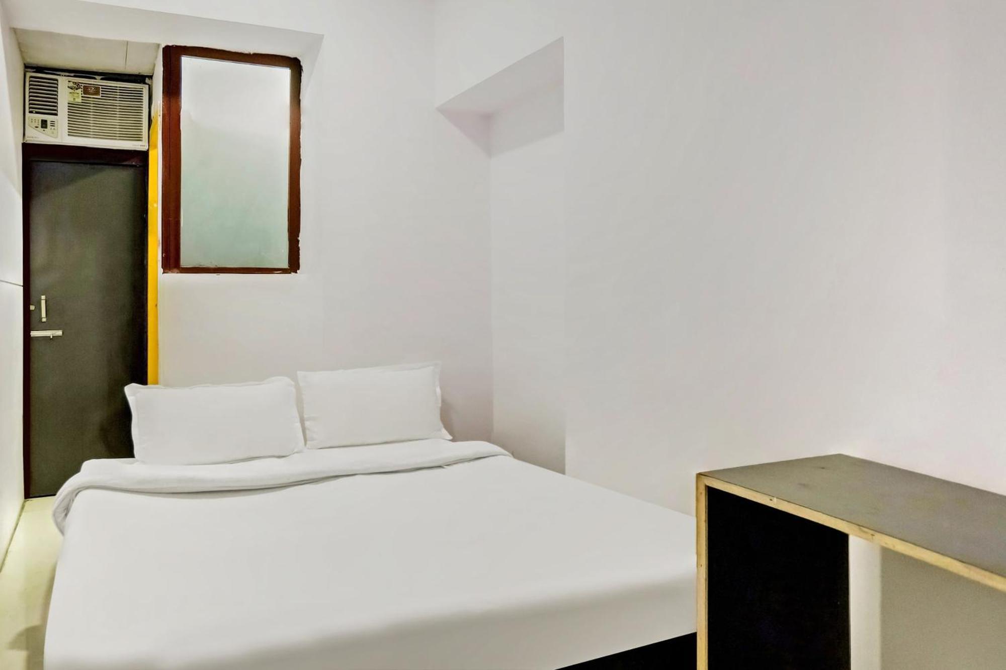 Hotel O North Campus Nuova Delhi Esterno foto