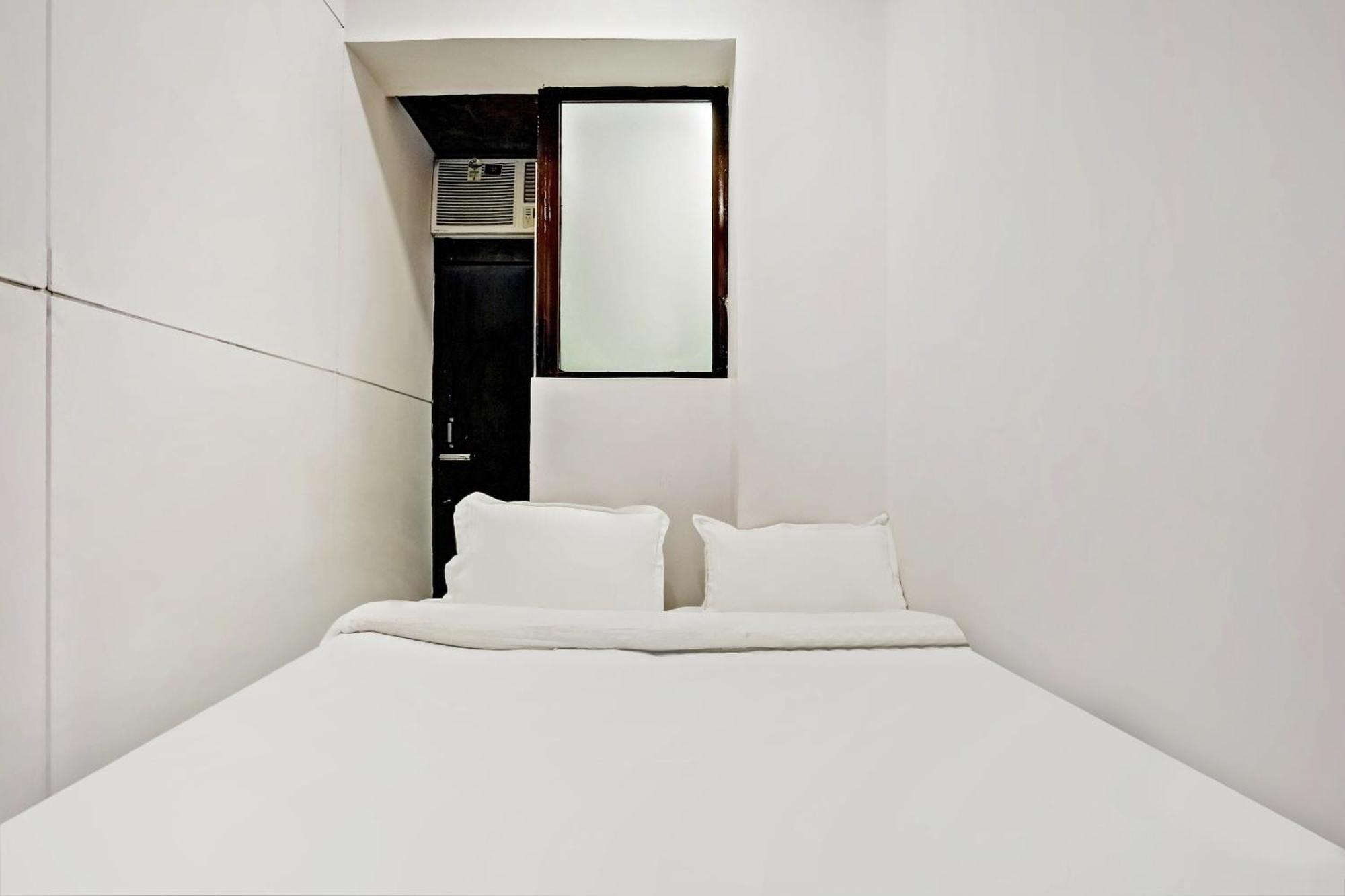 Hotel O North Campus Nuova Delhi Esterno foto