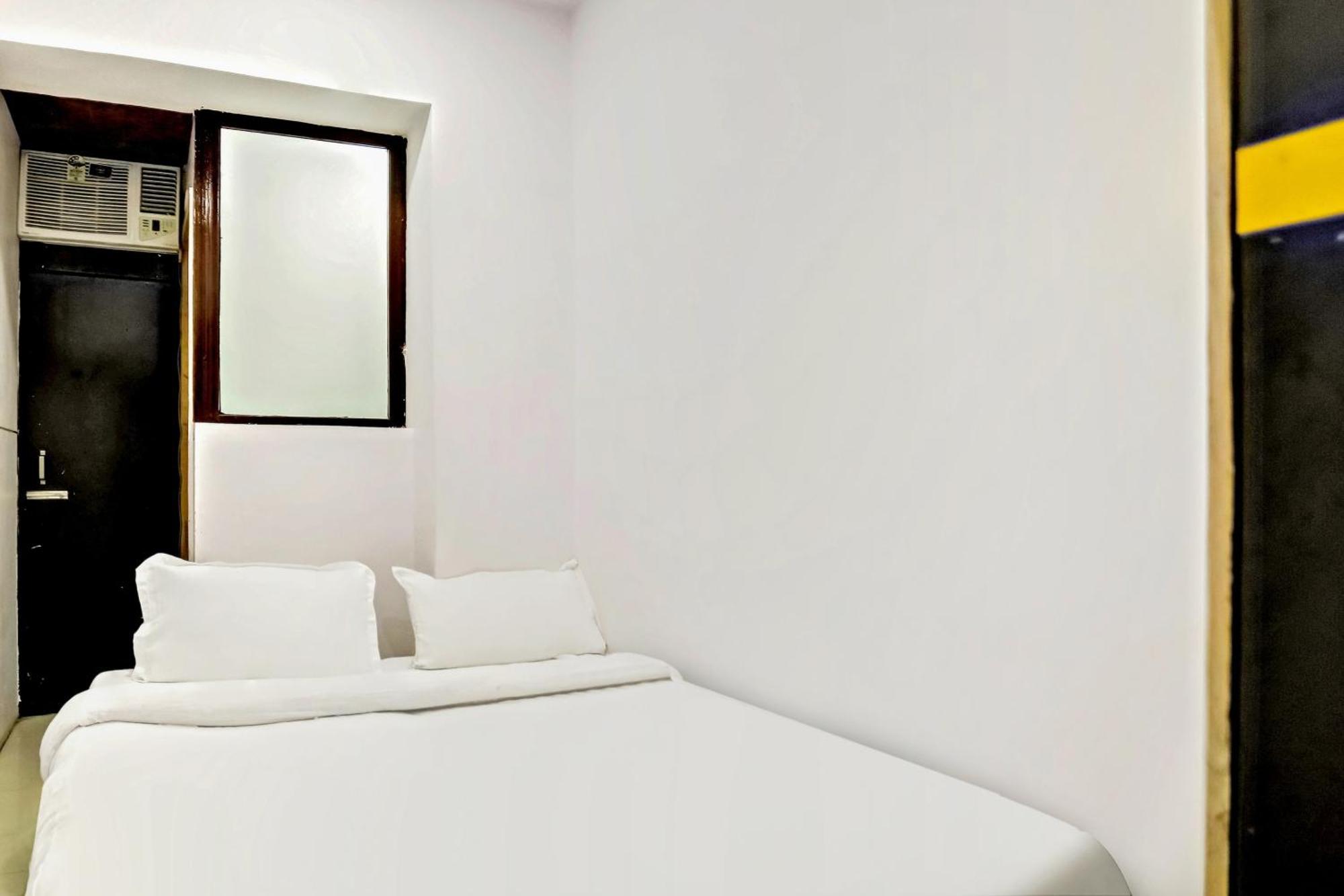 Hotel O North Campus Nuova Delhi Esterno foto